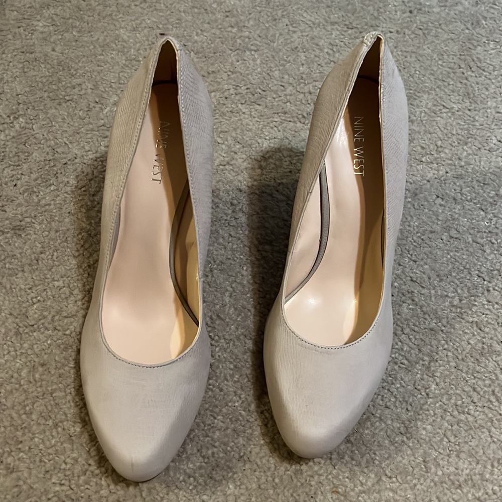 NEVER BEEN WORN!!! Nine West cream-ish color wedge heel, size 10